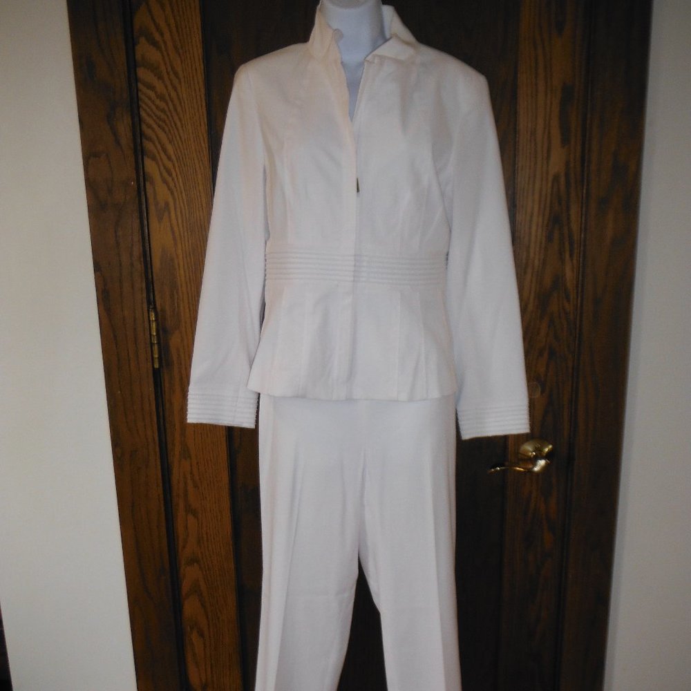 Doncaster Signature Womens White 2-piece Suit